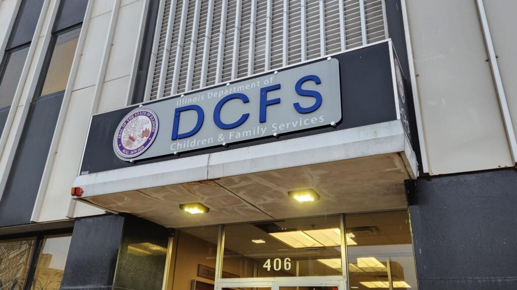 WATCH: Legislator says Illinois’ child welfare agency uses interns, has legal exposure