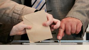 Dems oppose Trump's bid to end mail-in ballots, voting machines