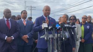 Illinois House Speaker: 'Mr. Trump, tear down this fence!'