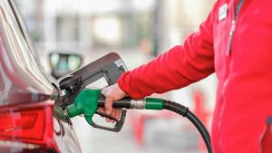 Gas prices drop, but taxes make Illinois pricier than Midwest neighbors