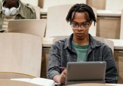 Age checks, algorithm regulations proposed to shield Illinois kids online