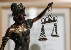 Illinois quick hits: Chiropractor sentenced for fraud; fatal airport shooting investigation