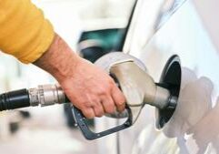 Iran conflict, refinery disruption play roles as Illinois gas price passes $4.50.
