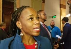 Illinois lawmaker, husband indicted over alleged kickback scheme