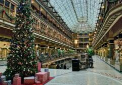 Americans prepare to spend $1 trillion this holiday shopping season